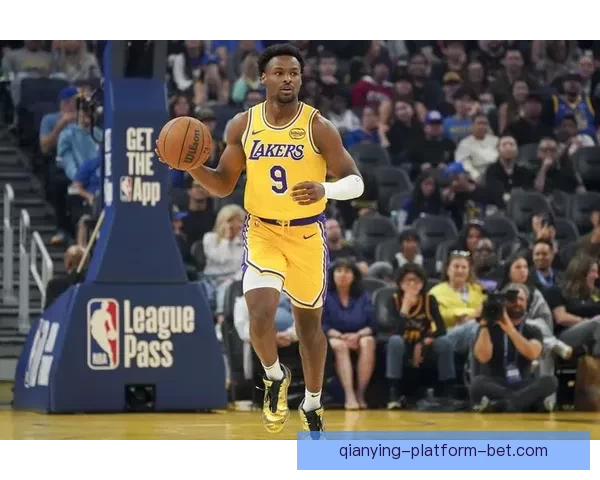 布朗尼讲述与父亲单挑赢得胜利导致家中篮板破裂的趣事